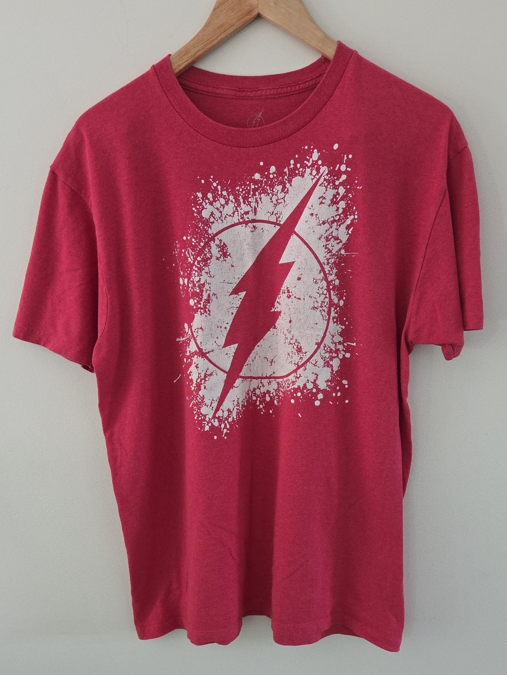 Men's Red Short-Sleeve The Flash Graphic Tee with White Lightning Bolt DC Comics